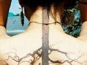 好吓人的纹身啊