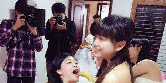 妹子玩的游戏好刺激