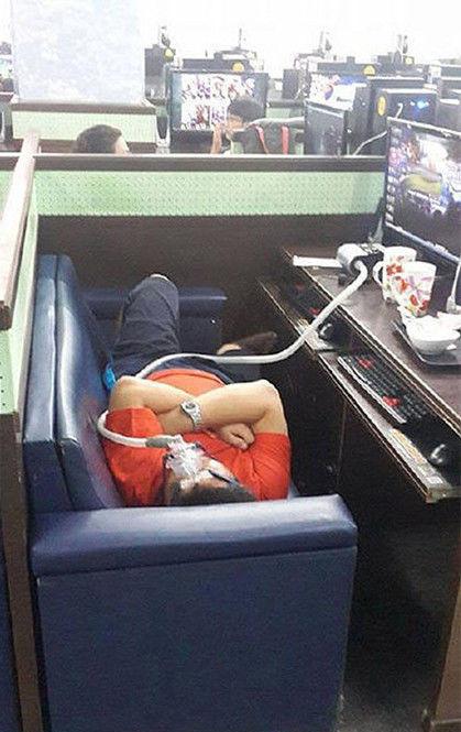 大哥用生命在上网啊