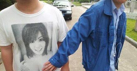 自从新买了t恤，我总是被骚扰。。。