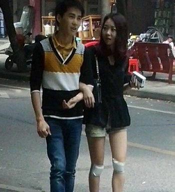 妹子腿内涵图片 看来昨晚血雨腥风