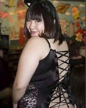 为什么要把自己捆绑起来呢 挺好的衣服