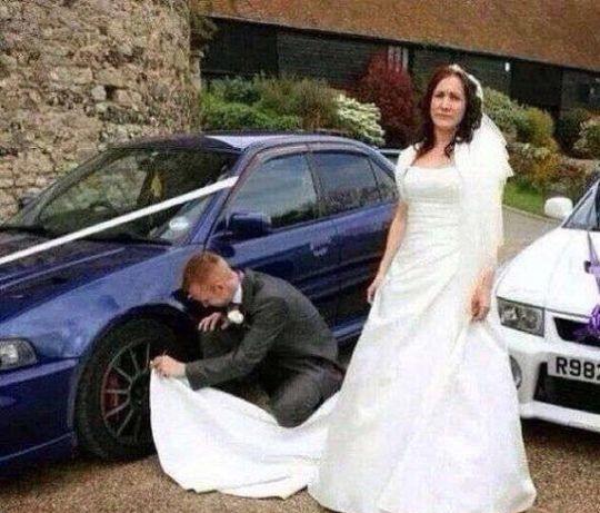 结婚当天新娘很尴尬额