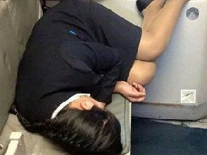 空姐睡觉姿势实拍图片