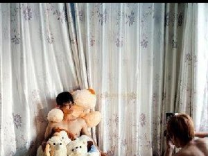 屌丝男子拍个照片 很吃力哈哈