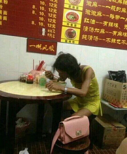 一楼要请他吃麻辣烫