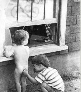 这熊孩子从小就重口味