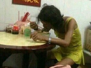 一楼要请他吃麻辣烫