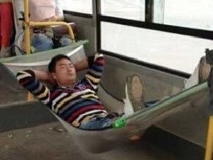 家里停电在公交车上凉快凉快