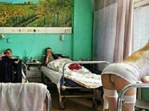 你们在看什么呢啊 护士好美丽哦