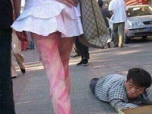 乞丐也这样好色的啊