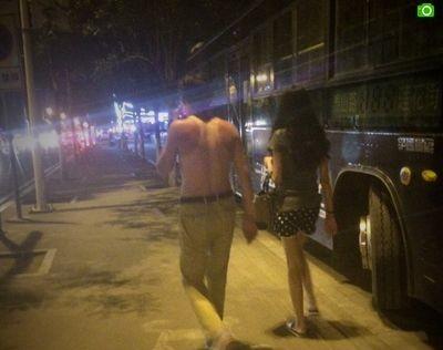 大哥的背心好叼啊