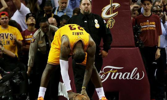 詹姆斯搞笑图 等着爆菊花哈