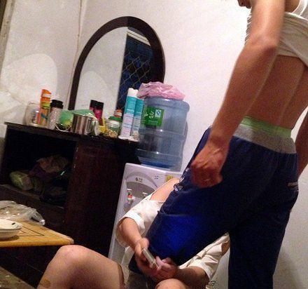 你们非得这样玩手机吗