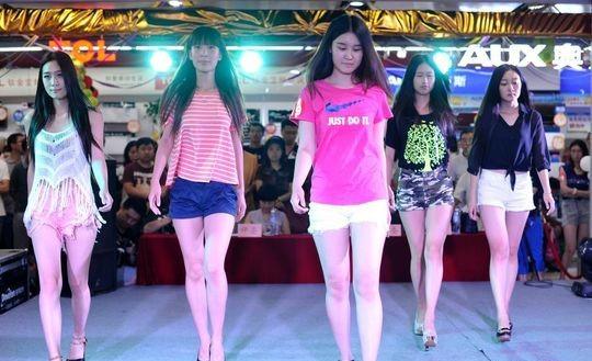 现在的大学生选美都是这样的