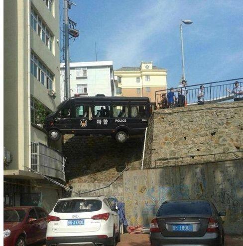 特警极限车技 佩服佩服