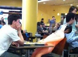 终于约到美女吃饭 真的不容易