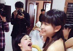 妹子玩的游戏好刺激