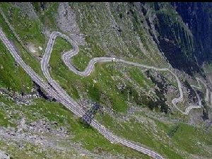 山路十八弯 敢开车上去吗