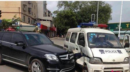 还好是个奔驰 不然会不会遭暴打？