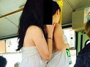 妹子们，穿着床单就出来了？