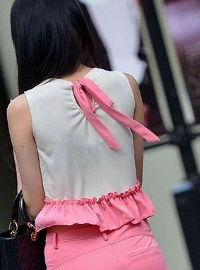 美女紧身裤出点小意外……