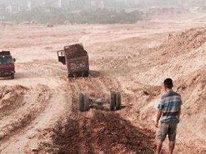 大哥回来，你车掉零件了